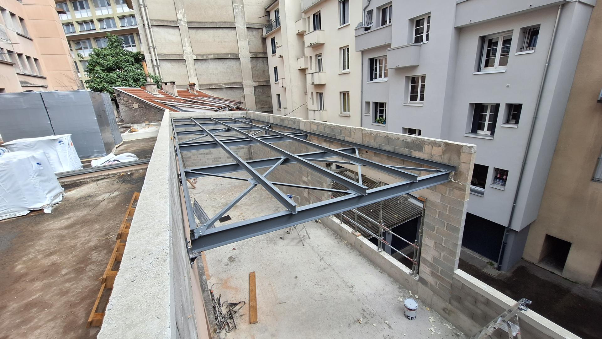 Édicule métallique sur mesure par CAPMETAL à Grenoble