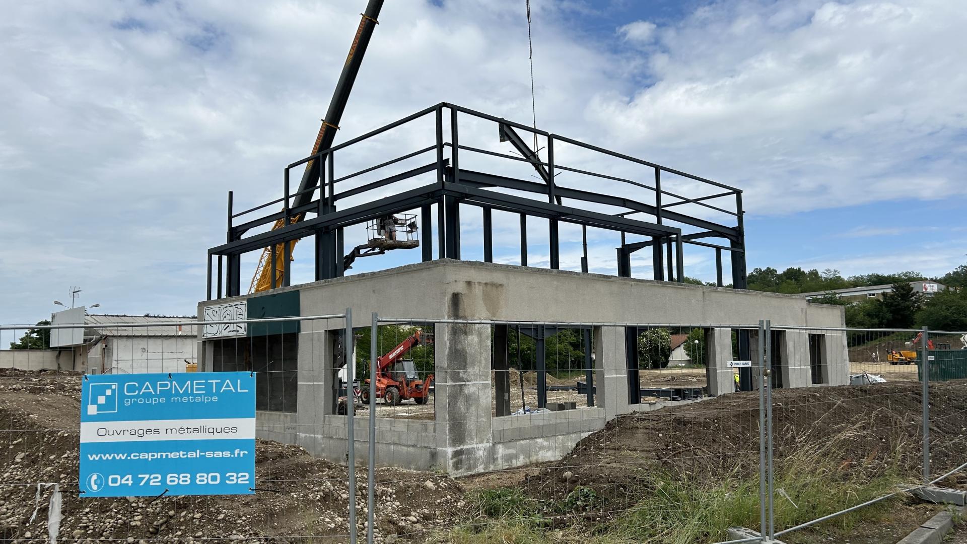Chantier de charpente acier par CAPMETAL dans le 69