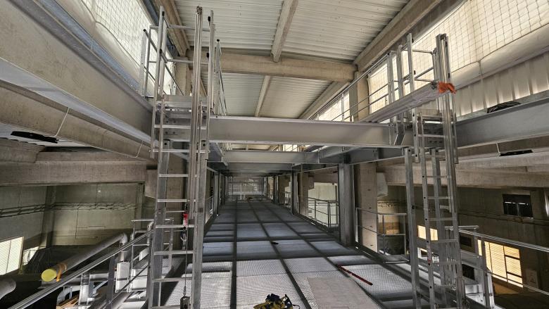 Support de tuyauteries industrielles sur bâtiment existant