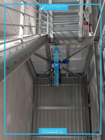 Travaux en hauteur pour installation de palan dans un bâtiment CAPMETAL à Villeurbanne