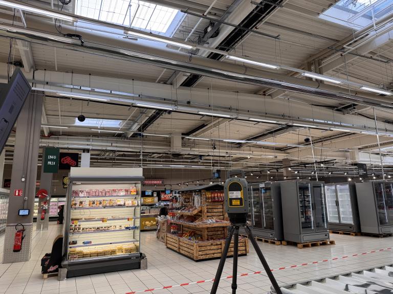 Scan laser bâtiment commercial Intermarché Arbent