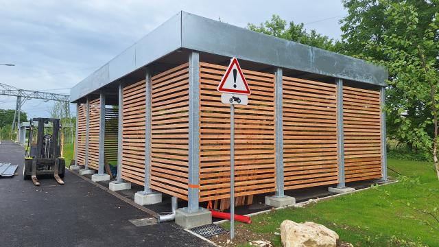 cern-kapeci-acier-1-6a2ab82eb52af633707725-6a5650c6154a7597384627.jpg